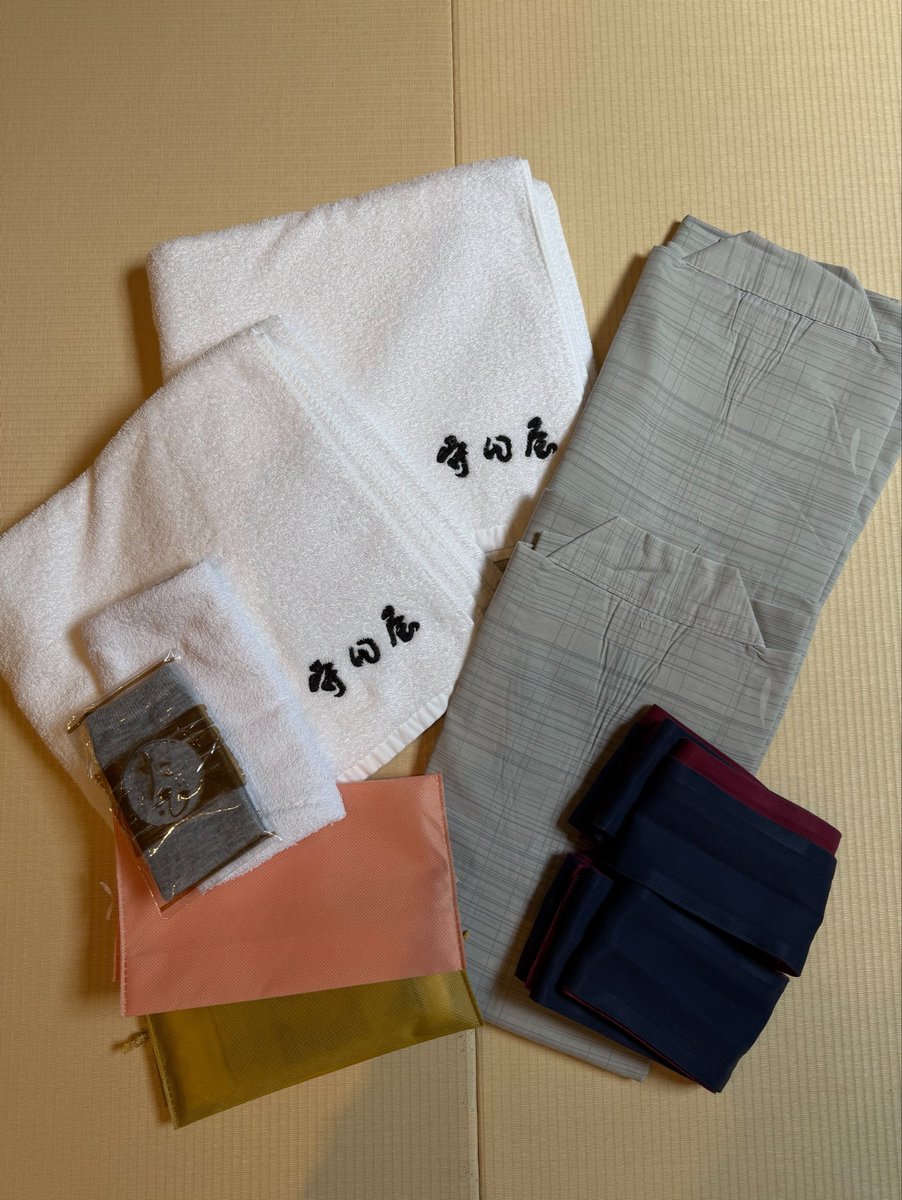 onsen_mami's tweet photo. 磐梯熱海温泉の温泉水を使用したオリジナル化粧水やReFaのドライヤーが備え付けてあります🫧冷蔵庫に入ってる水、お茶、ビールは無料で飲めます🤤🧡 https://t.co/KX6djli2om