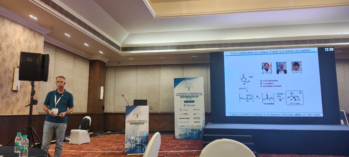 icoc_2026's tweet photo. ✨ A captivating keynote is underway at #ICOCIV2026, with Prof. Arjan W. Kleij @KLEIJ_ICIQ sharing his latest insights and perspectives in chemistry! 🎙️🧪 https://t.co/XySOQ3Cjqs