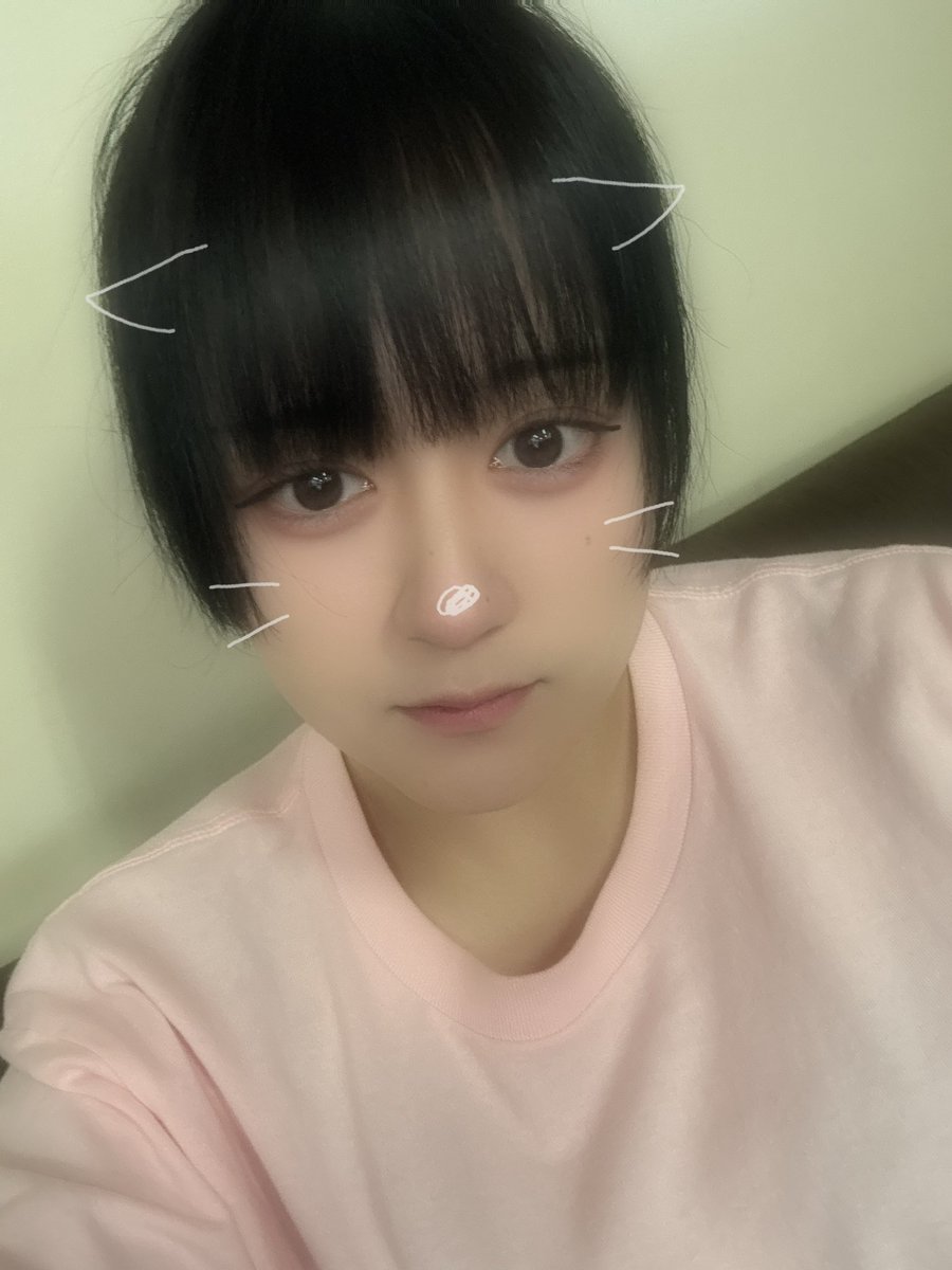 eagle_ogachi's tweet photo. 実は遅番出勤してます〜😾

乾燥しすぎて手足がぼろぼろだぁ…
もう冬近いね😞 https://t.co/j4Jb5rsybv