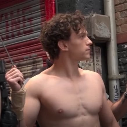 TomHolland4K's tweet photo. GOD HE’S HOT　　　           GOD HE’S CUTE https://t.co/Lq0MbQejwQ