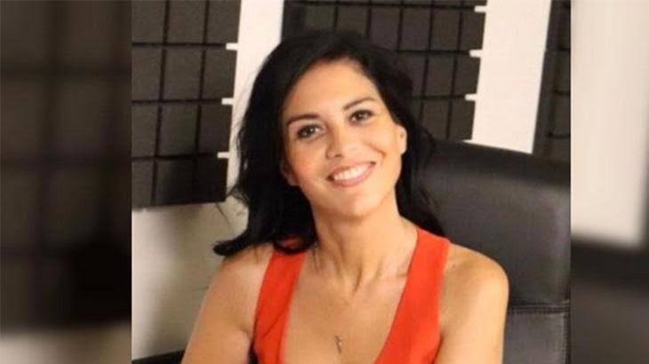 ZaferArapkirli's tweet photo. OYA LALE ARSLAN'A ÖZGÜRLÜK

Tek suçu (!) gazetecilik yapmak. 

O'nu, yıllardır hem çalıştığı televizyon kanallarındaki başarılı programlarından hem de kendi YouTube kanalındaki yayınlarından tanıyor ve takdirle izliyoruz. 

Rejimin hoşuna gitmeyen tonda ve konuklarla yayın yaptığı için hedef alındı ve hem Anayasa'ya, hem mevcut yasalara, hem de uluslararası sözleşme ve evrensel ilkelere aykırı olarak tutuklandı. 

Amaçları, tüm medyaya ve tek tek gazetecilere "Ayağınızı denk alın" mesajı vermek. 

Susmayacağımızı, boyun eğmeyeceğimizi, teslim olmayacağımızı beyan etmenin yolu, Oya Lale gibi meslektaşlarla dayanışma içinde olmaktan geçer.

#OyaLaleArslanaÖzgürlük