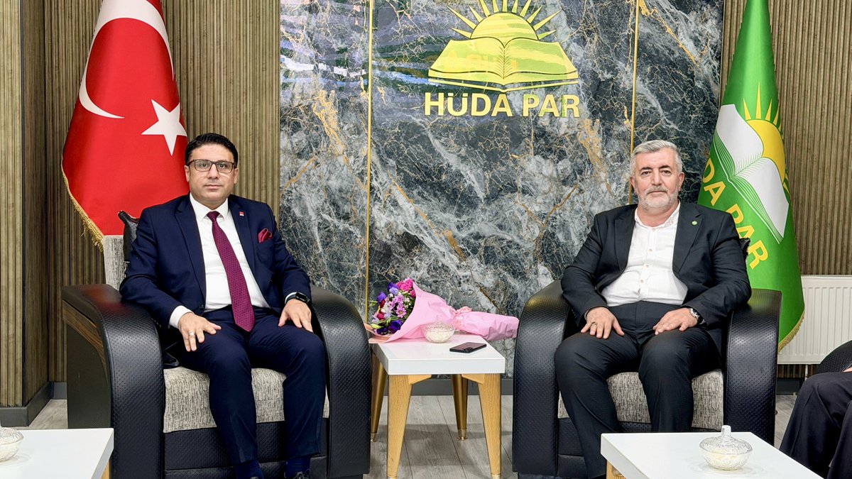 HudaPar21's tweet photo. CHP Diyarbakır İl Başkanı Sertaç Eke ve beraberindeki heyet, İl Başkanımız Zeynul Abidin Gülsever'e nezaket ziyaretinde bulundu. 

Bu nazik ziyaretinden ötürü CHP ��l Başkanı Eke ve yönetimine teşekkür ederiz. https://t.co/SBB4sPrsrF