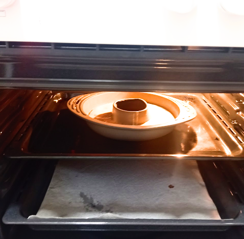 Angelic_pie28's tweet photo. Parents always ask why I'm scared to use the oven so today I gave it a try... I had to put out a small fire but the lemon loaf is doing good💛🍋🍞

(46 calories per portion btw)

#edtwt #edrtwt #ricecaketwt #shedtwt #sledtwt #anatwt #wl #weightloss #recipe #mealspo #lowcal https://t.co/knUW1zPQL9