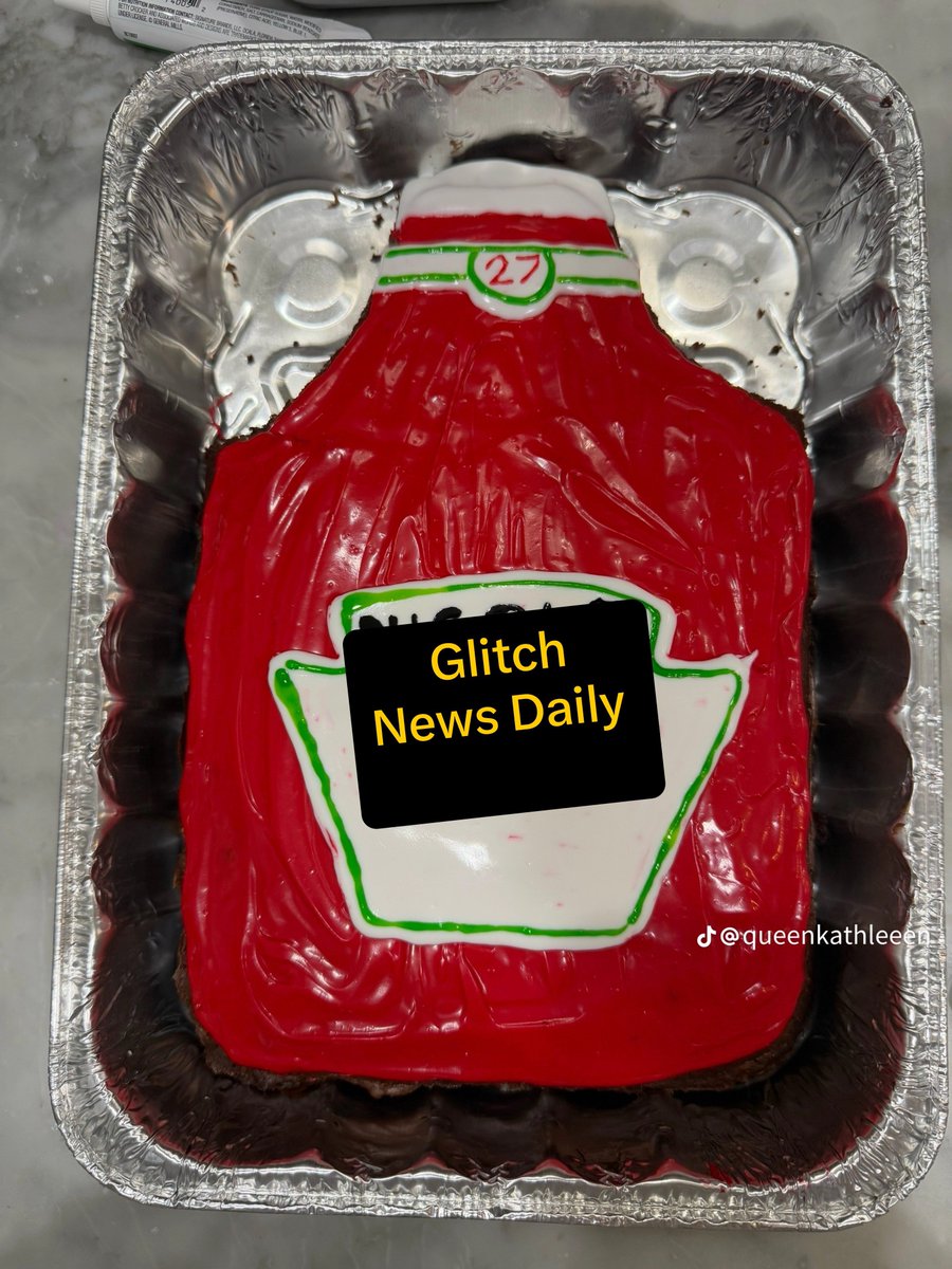 _GlitchDaily's tweet photo. #Weekend
#FoodGlitchNews

This is a real Canadian recipe from the 1950s. It sounds strange, but it tastes like a warm spiced cake, not like tomatoes.

INGREDIENTS:
- 2 cups all-purpose flour
- 2 teaspoons baking soda
- 2 teaspoons cinnamon
- 1 teaspoon nutmeg
- 1/2 teaspoon salt
- 1 cup tomato ketchup
- 1 cup sugar
- 1/2 cup water
- 1/2 cup melted butter
- 2 eggs

FOR FROSTING (optional):
- 4 oz cream cheese
- 2 cups powdered sugar
- 1 tablespoon butter

INSTRUCTIONS:

1. Preheat your oven to 350°F (175°C). Grease a 9-inch cake pan.

2. In a large bowl, mix the flour, baking soda, cinnamon, nutmeg, and salt.

3. In another bowl, whisk together the ketchup, sugar, water, melted butter, and eggs until smooth.

4. Pour the wet mixture into the dry mixture and stir until just combined. Do not overmix.

5. Pour into the pan and bake for 30 to 35 minutes. Check with a toothpick, it should come out clean.

6. Let it cool completely. Mix the frosting ingredients and spread on top.

The ketchup makes it very moist and gives it a reddish color, but the spices cover the tomato flavor completely.