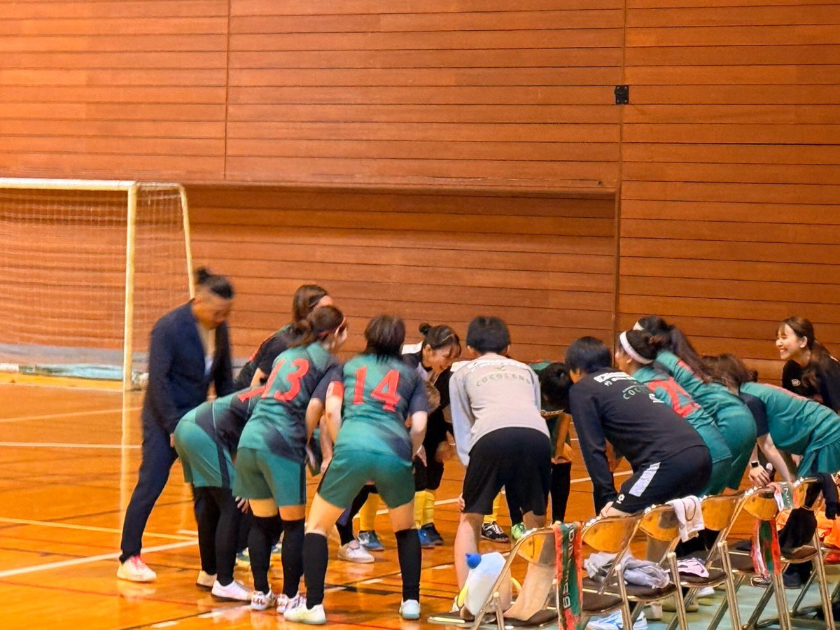UBEUNITEDPLASS_'s tweet photo. 全日本女子フットサル選手権山口県大会
vsミネルバ宇部
1-3
先制する��前半に追いつかれ、後半逆転されPPで抵抗しましたが得点取れずタイムアップ。
準備、運営ありがとうございました。
もっとやれる！
応援ありがとうございました。 https://t.co/D3MQHbCa17
