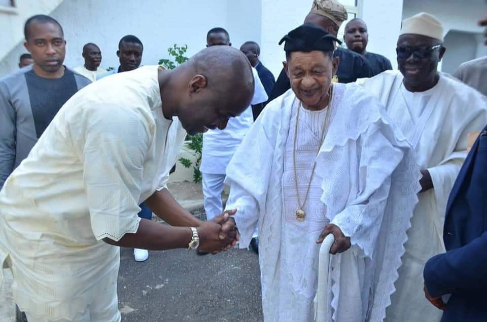 Mlamy__'s tweet photo. Elubo boys have lost it completely 🤣

No be Abiodun be this? 🤣🤣🤣 https://t.co/7DX9hNSDBM