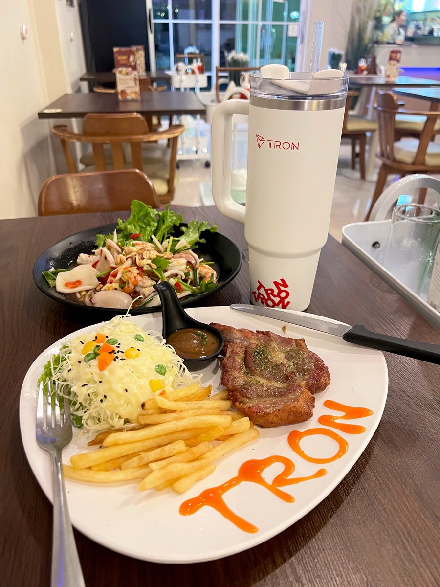 PriewPeter's tweet photo. เติมโปรตีนกันสักหน่อย 🥩🍽️
แก้วคู่ใจส่วนน้ำอะไร เดากันดูครับ 😄
.
ทุกคนได้อะไรกินเย็นนี้กัน อวดหน่อย 😋
.
@justinsuntron
@trondao
@TronDao_THA
.
#TRONGlobalFriends #TRON #TGF #peterpriew #CryptoSociety #เรียนรู้แบ่งปันเติบโต https://t.co/a9P99ZbChL