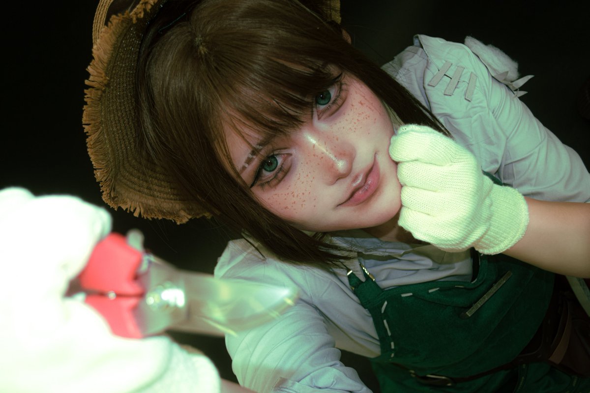 tldhs_image's tweet photo. cos 第五人格 / #identityV  庭師
photo @5u2u_photo 

一日中ここであなたを見ていたいの。 https://t.co/Cc5tgop7BB