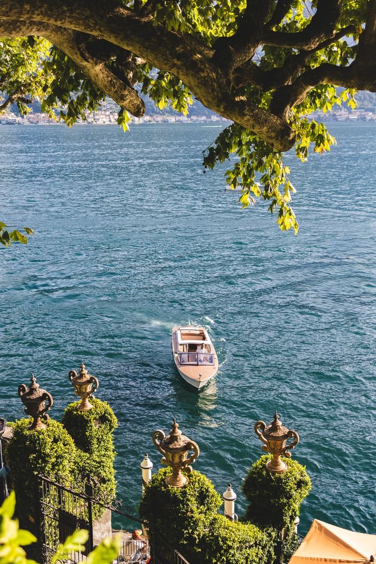 echoesofworld's tweet photo. Lake Como, Italy https://t.co/jVz7Gcrj7d