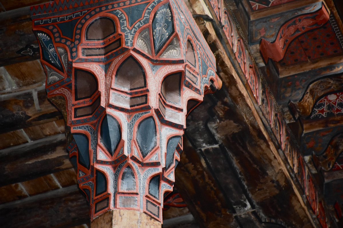 iremkamerr's tweet photo. 📍Beyşehir Eşrefoğlu Camii (13. yy) 

Ahşap mukarnas ve kalemişleri 🫠 Sanat üzerine sanat.. https://t.co/arv1aj9QXD