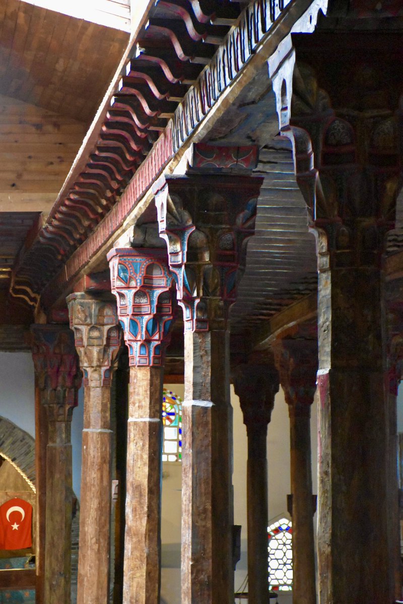iremkamerr's tweet photo. 📍Beyşehir Eşrefoğlu Camii (13. yy) 

Ahşap mukarnas ve kalemişleri 🫠 Sanat üzerine sanat.. https://t.co/arv1aj9QXD