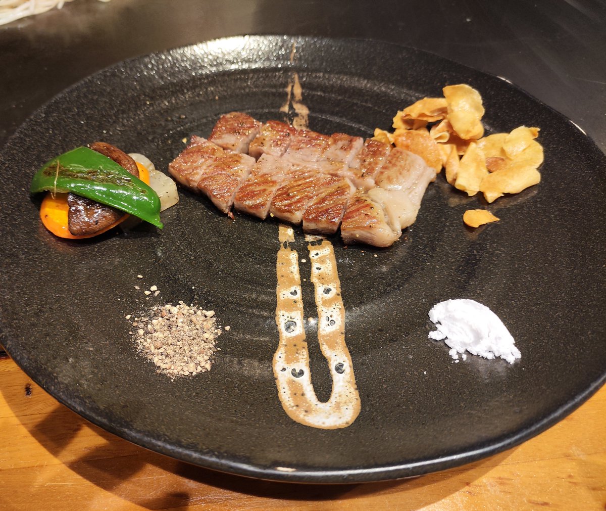 amatou0001's tweet photo. そして鉄板焼 https://t.co/cU9uGslzjG