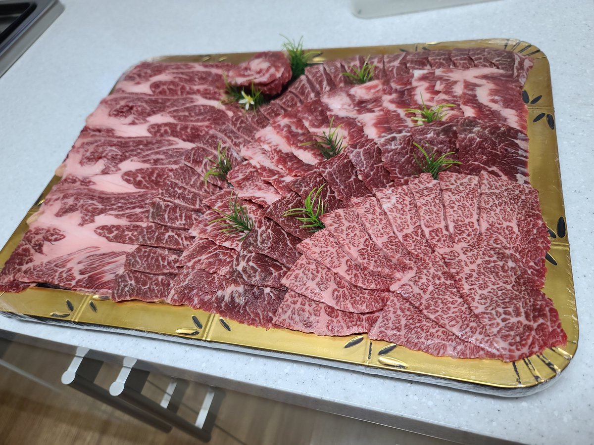 daylights1336's tweet photo. 내일 회사 숙소 사기 전 집에서 저녁인데...
네. 소고기이입니다.
맛있죠.
이제부터 제껍니다. https://t.co/Aib4jNnpwG
