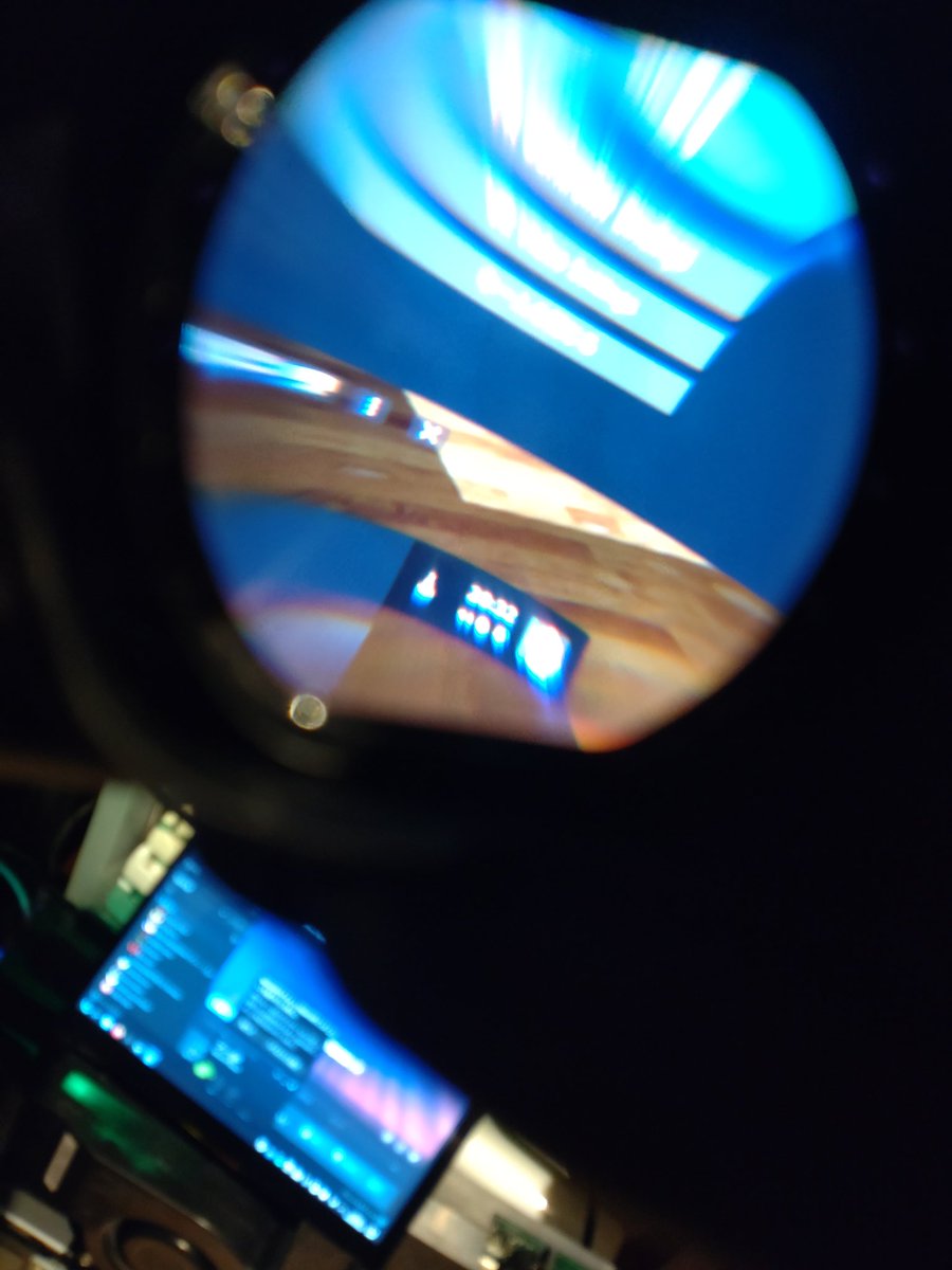 MC7ek_'s tweet photo. 本来PSVR2と一緒に使われるべきだったものでPSVR2が動きました。
(やっぱりDP-DSCでした。) https://t.co/chat1TdZZr