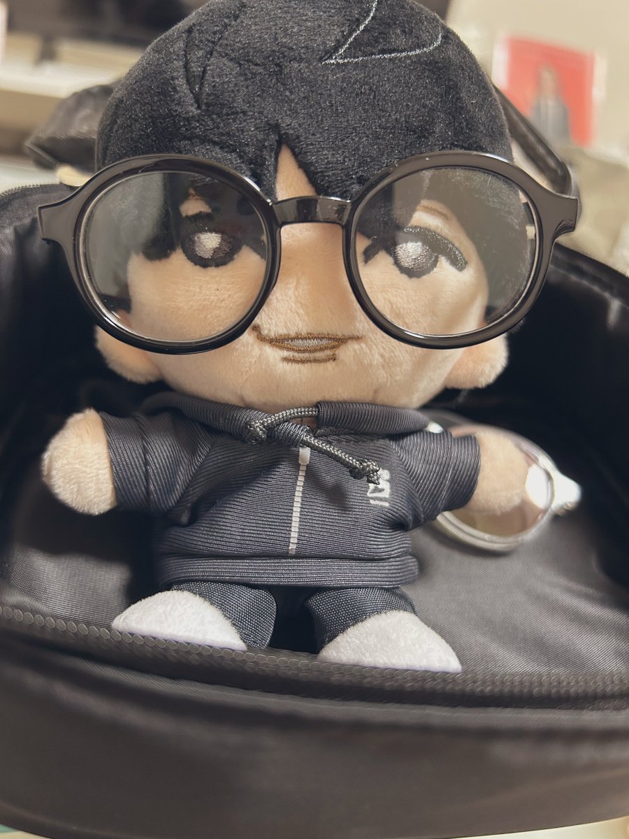 syu_ugaa's tweet photo. ｽﾄﾁｭとかで度々でる〇び太くんみたいなほくとが好きなので黒縁メガネ絶対欲しかったので買ってしまったとても似合ってるよほくぬい👓🖤✨ https://t.co/YeTPYzccYr