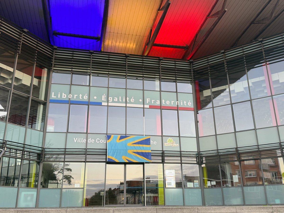 Paroledemains_'s tweet photo. Proud organizer of #WorldDeafDay in Coudekerque-Branche! ๐ City Hall flew the #SignUnionFlag for this 6th ed. Thanks to the city members & esp. 1 dedicated person! ๐ค Thanks Mayor @DavidBailleul for the venue. Honored to welcome Arnaud Balard for #DeafRights! ๐ค๐ + ๐ธ#IWDP https://t.co/kORfrPhC2p