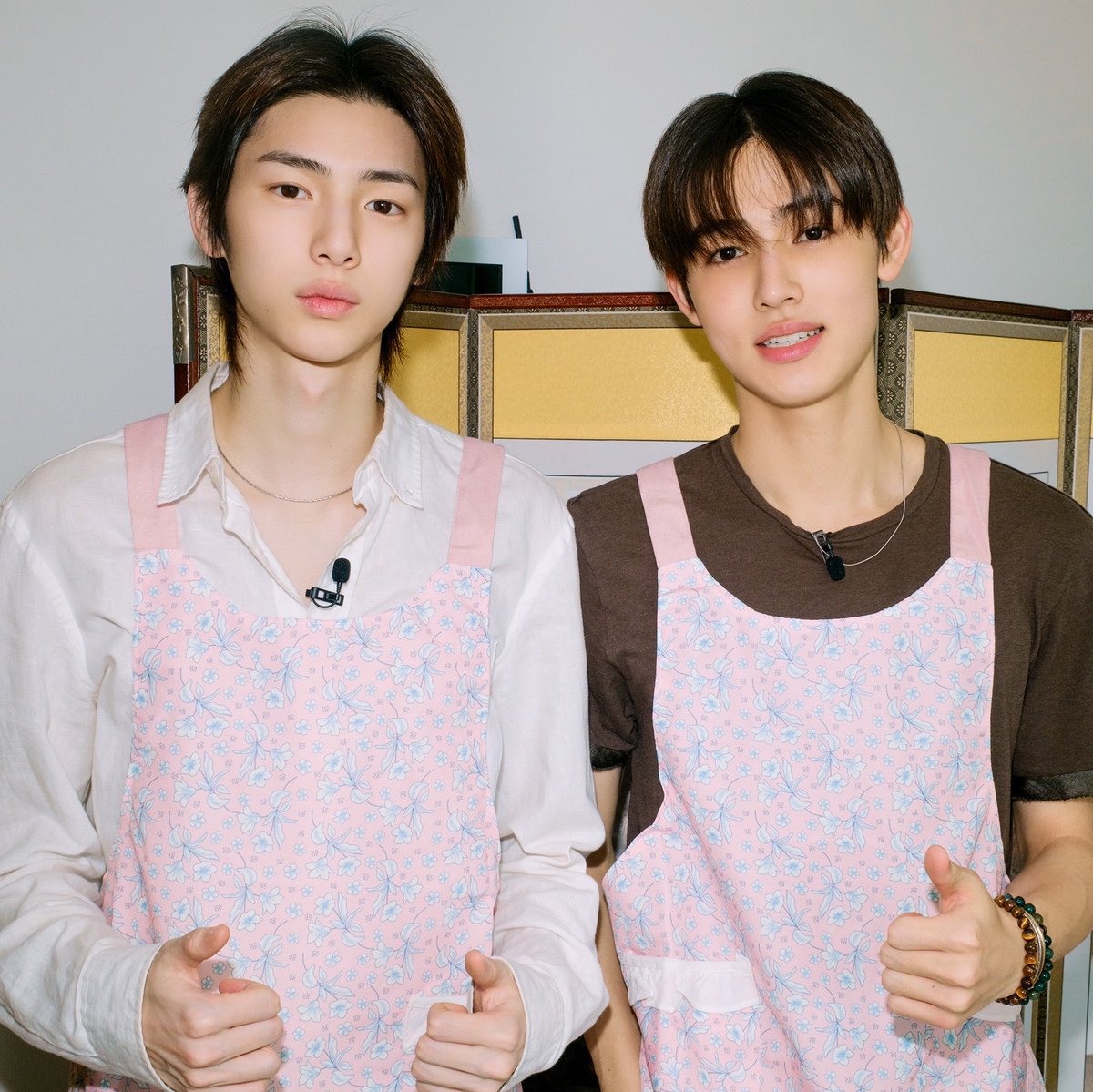 PIANO72's tweet photo. กล้องก็น่าจะใช้ตัวเดียวกันนะ แต่มู้ดต่างกันอยู่ 🤣🤣🤣 https://t.co/BcJ0Czj26Y