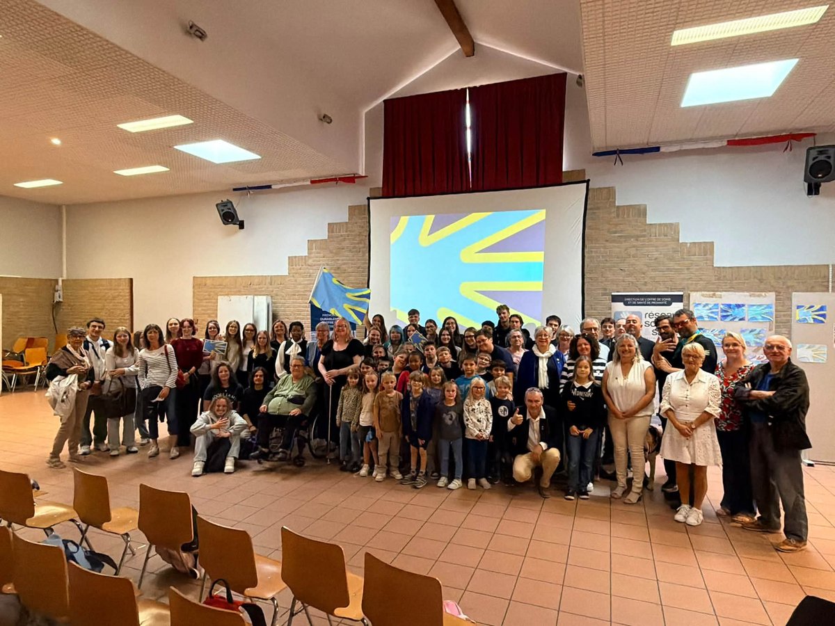 Paroledemains_'s tweet photo. Proud organizer of #WorldDeafDay in Coudekerque-Branche! ๐ City Hall flew the #SignUnionFlag for this 6th ed. Thanks to the city members & esp. 1 dedicated person! ๐ค Thanks Mayor @DavidBailleul for the venue. Honored to welcome Arnaud Balard for #DeafRights! ๐ค๐ + ๐ธ#IWDP https://t.co/kORfrPhC2p