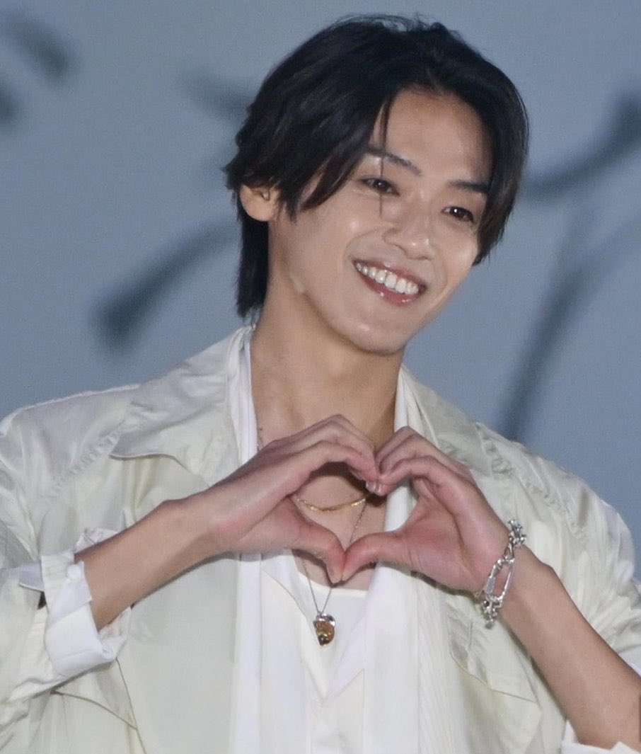 yamamoto_sales's tweet photo. Hey!Say!JUMPの髙木雄也氏(36)がこの2年間でとんでもなくカッコよくなってしまう。（元々イケメンですが)

←2024                         
                                                 今日→ https://t.co/cBbGtJrDEC