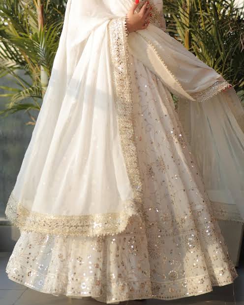 PetalFlutter38's tweet photo. White on her🤍🤍😍😍
#SeherHoneKoHai
#BhavikaSharma
#DrSeherBaig https://t.co/NKLWoxHEnn