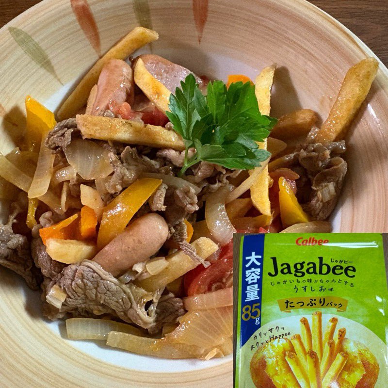 alfonsokinnie's tweet photo. ボリビア料理/ピケマチョ

いつもは冷凍のフライドポテトを入れて炒めるのですが、スーパーの商品入れ替え作業中で買えず、ハシゴするのも面倒だったのでジャガビーで代用。
大成功！！ https://t.co/DoPvc5iwZm