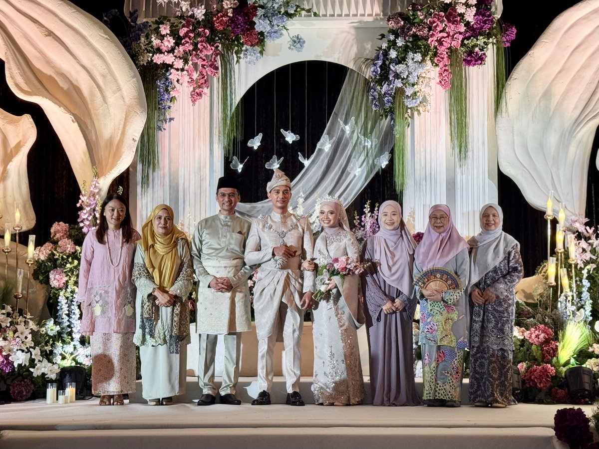 drwanazizah's tweet photo. Alhamdulillah, saya telah berkesempatan menghadiri jemputan majlis pernikahan di Putrajaya. Terima kasih diucapkan kepada Puan Yusliza Mohd Yusof, serta suami En Mohd Fardhi Ahmad atas jemputan.

Tahniah diucapkan kepada kedua belah pihak keluarga pengantin diatas pernikahan anakanda tercinta, Amirul Hafidzi dan pasangannya Fatin Khairunnisa. Didoakan semoga pernikahan dipenuhi mawaddah, rahmah dan sakinah. Aamiin YRA