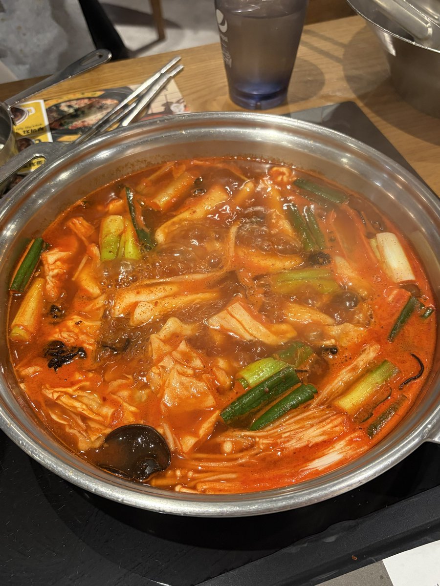 zdtgm's tweet photo. 엄마랑 두끼먹엇는데 너무너무맛있엇어ㅜㅜ
잔디소스 레시피: 두끼소스1국자+떡모2.5국자+동대문0.5국자+카레가루반스푼+대파 엄청많이 (나중에 물 쫄으면 육수말고 어묵국물 추가) https://t.co/j4cTy0bP4U