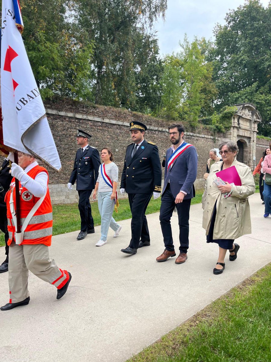 A_Linkenheld's tweet photo. Cérémonie en mémoire des 25 patriotes fusillés par les nazis les 15 et 25 septembre 1941 à la citadelle de #Lille. 
Citoyens, élus, communistes, ils ont payé de leur vie leurs actes de #résistance.
Souvenons-nous en avec respect et la volonté de continuer leur combat antifasciste https://t.co/DCqTedoPEZ
