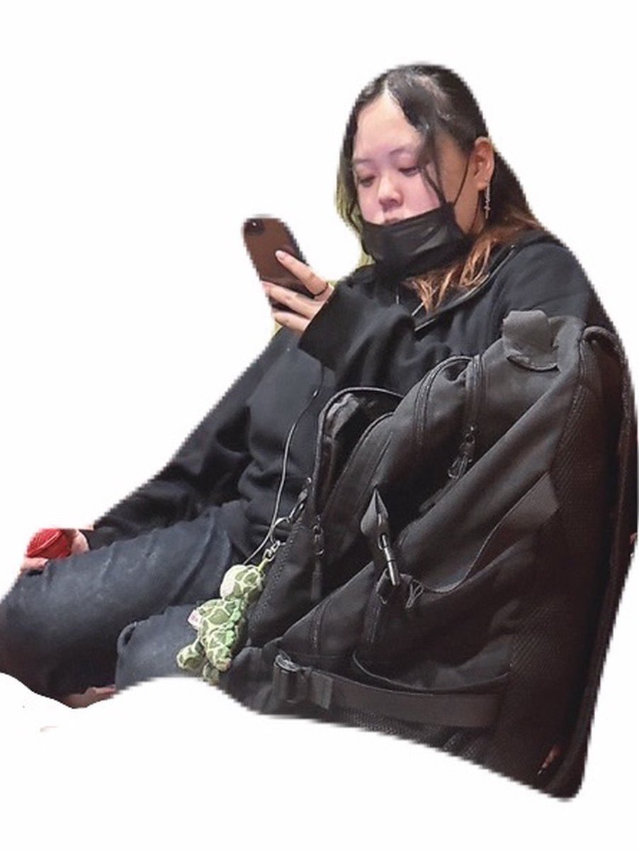 Zi0nG___'s tweet photo. 自分では何もしないで全部彼氏にしてもらってばっかの引きこもりおデブちゃん
マスクで顎隠してるけど、出てるの？
ブス貫通お疲れ様

マネ業もろくにできず、害しか生まない
それが 『えな』

大会ちゃんと開けるかな〜？
萎えて大会開かないとかは無しだよ〜

@ena_2via 
#codモバイル https://t.co/qY1tucMVze