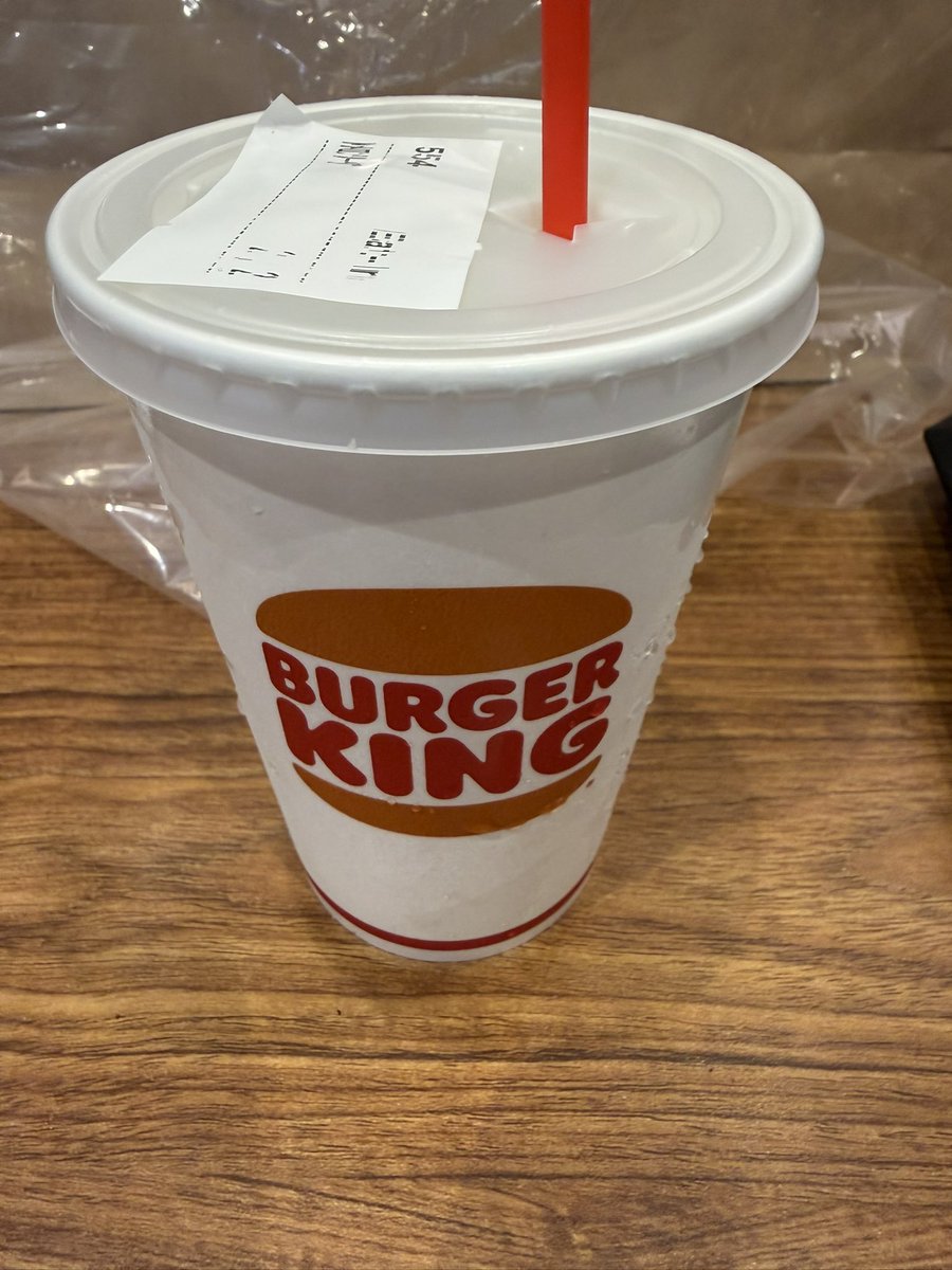 shinnosuke_link's tweet photo. 久しぶりのバーガーキング
アメリカ文化を食べてるみたいで好き https://t.co/YIEEOcyISn