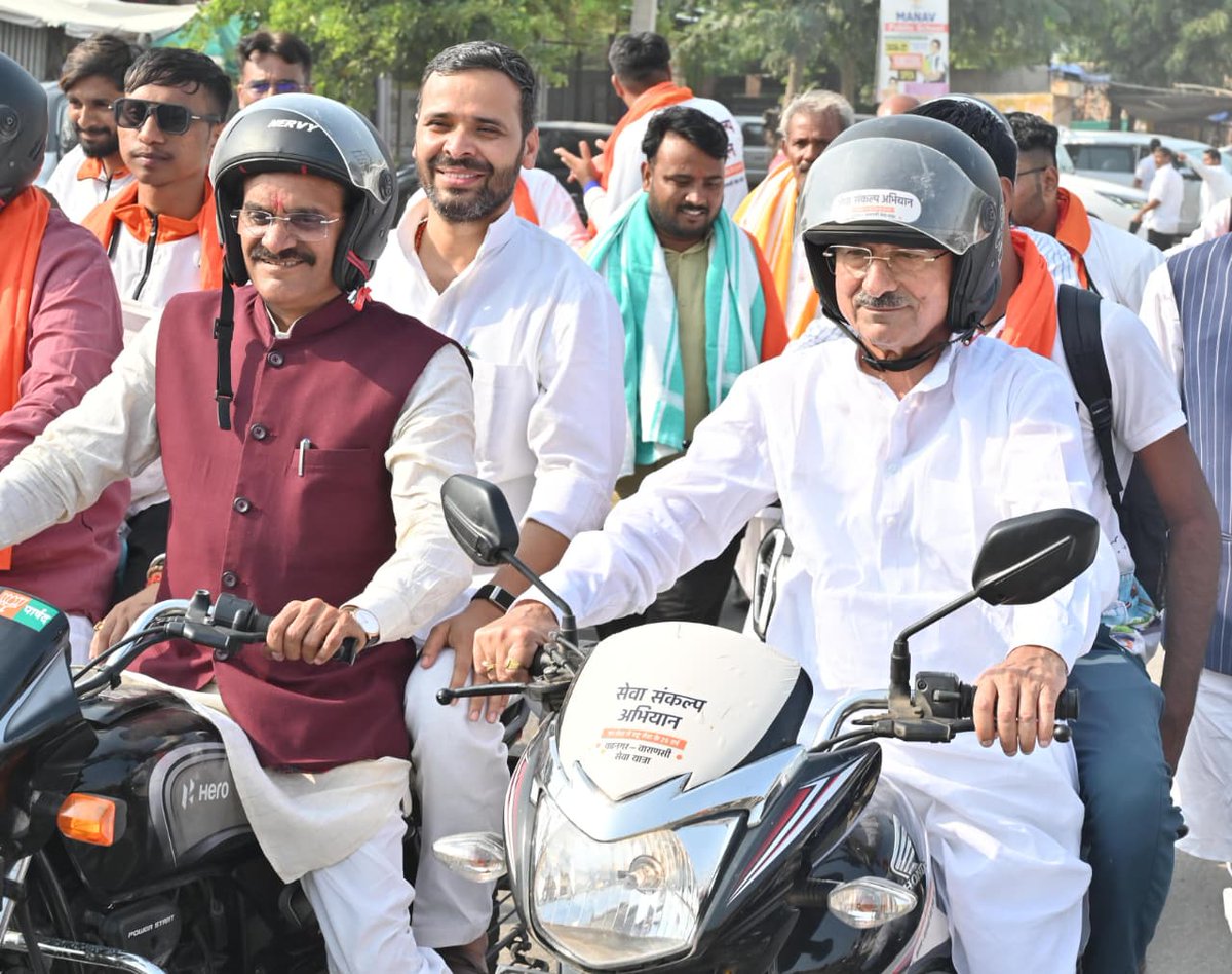 BJP4Rajasthan's tweet photo. चाकसू में ‘वडनगर से वाराणसी’ सेवा संकल्प यात्रा के सेवा यात्रियों का आत्मीय स्वागत किया गया। साथ ही, उनसे संवाद एवं उनके साथ भोजन कर यात्रा को आगे के लिए रवाना किया गया।

इस दौरान भाजपा राजस्थान के प्रदेश अध्यक्ष श्री @madanrrathore, मध्य प्रदेश के पूर्व प्रदेश अध्यक्ष श्री @vdsharmabjp, युवा मोर्चा राजस्थान के प्रदेश अध्यक्ष श्री @ShankarGora, भाजपा प्रदेश महामंत्री श्री @bjpbhupendraRYB एवं श्री @mithileshjaipur तथा विधायक श्री रामावतार बैरवा सहित सेवा यात्री एवं कार्यकर्ता उपस्थित रहे।

#SevaSankapAbhiyaan
#SevaYatra