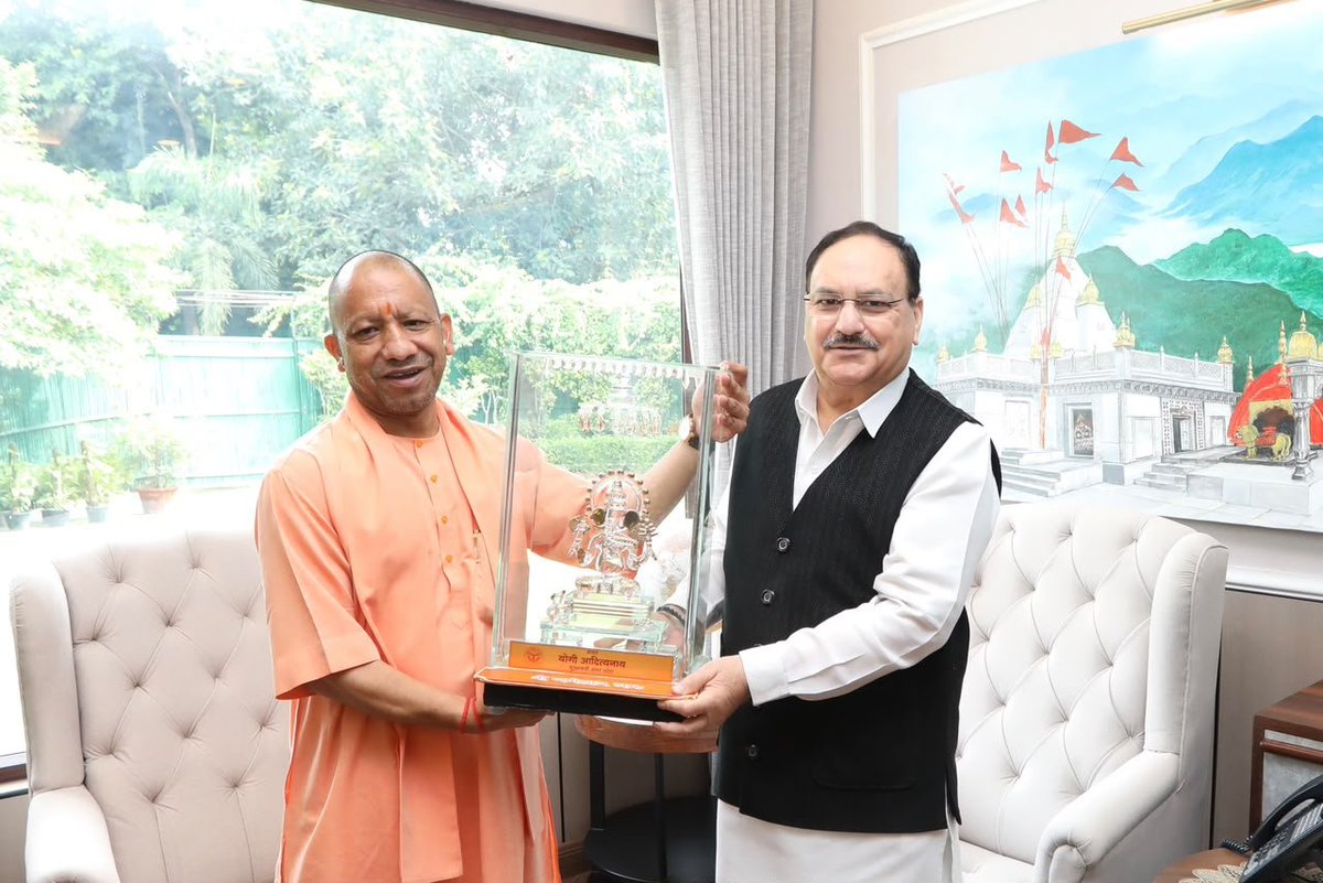 ApnaDillNCR's tweet photo. #DelhiNews;
🔴मुख्यमंत्री @myogiadityanath  केंद्रीय स्वास्थ्य मंत्री @JPNadda  की मुलाकात
🔴कई महत्वपर्ण मुद्दों पर दोनों नेताओं के बीच हुआ संवाद
#jpnadda #yogiaditiyanath #bjp https://t.co/YxatTWKiq5