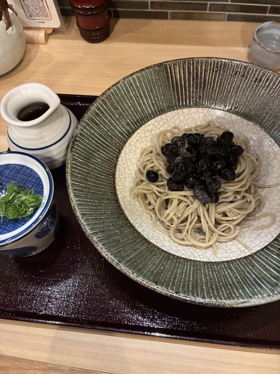mundane_view's tweet photo. そして���本橋にあるヴィーガン蕎麦を出す店（源氏蕎麦）にきましてん。 https://t.co/Ypdu2Mobwe