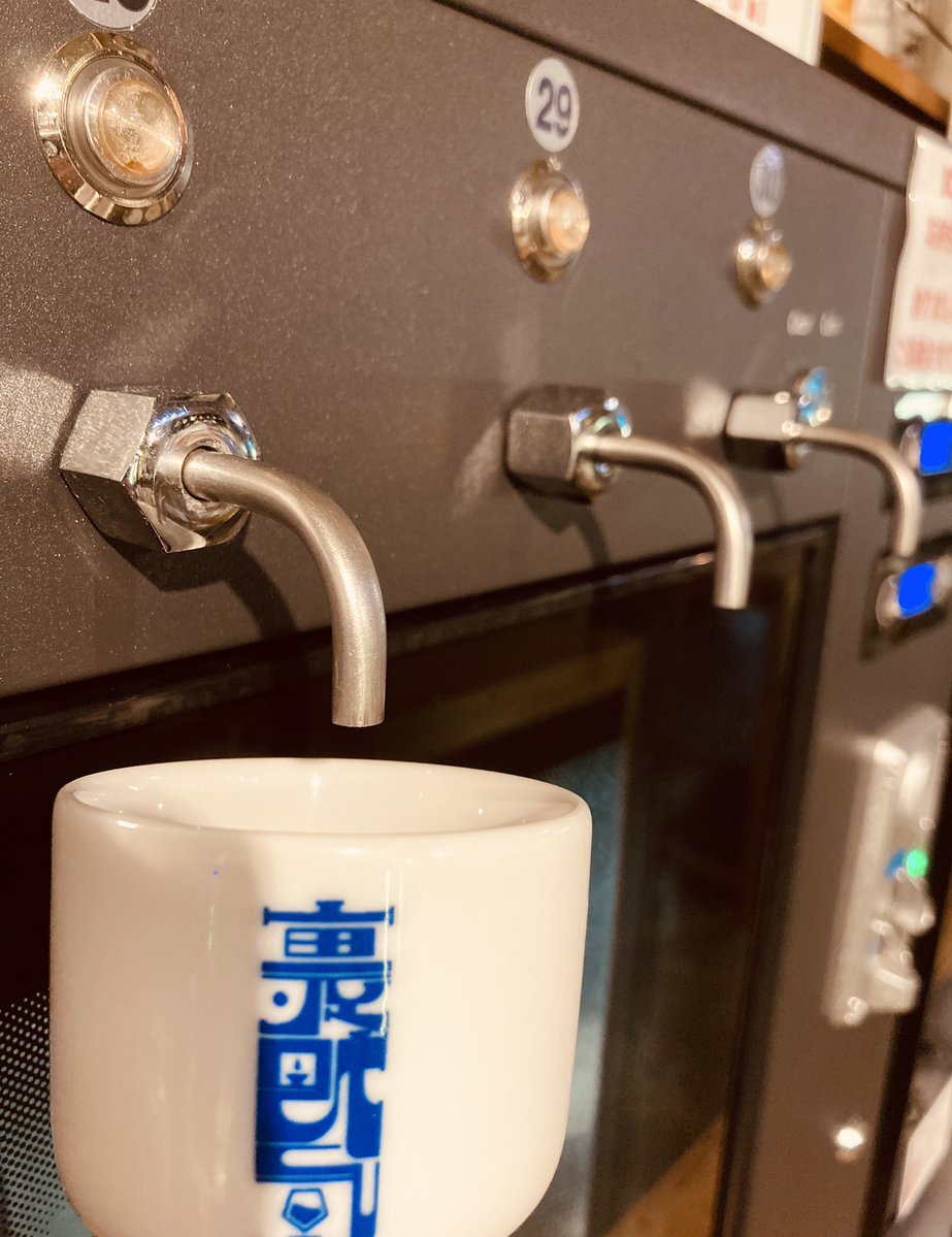 sake_asahiya's tweet photo. 蒲田にある大人のゲームセンター（意味深） https://t.co/IZ1jYqqYiY