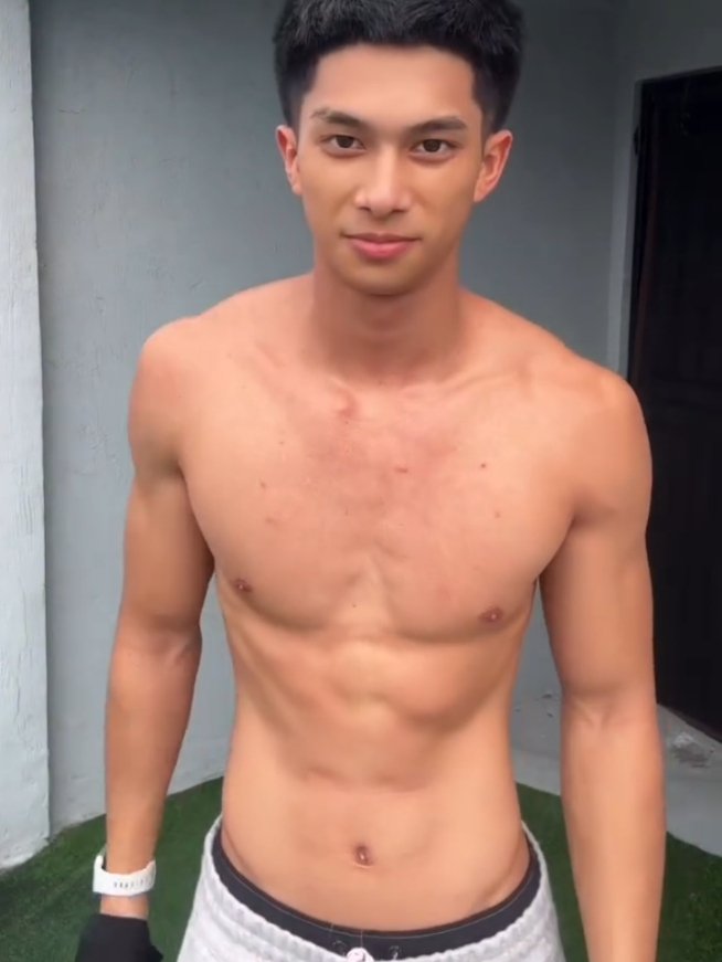 heillioes's tweet photo. ugh that sexy waist PAUL 🫦 https://t.co/TCAbHPYfM2
