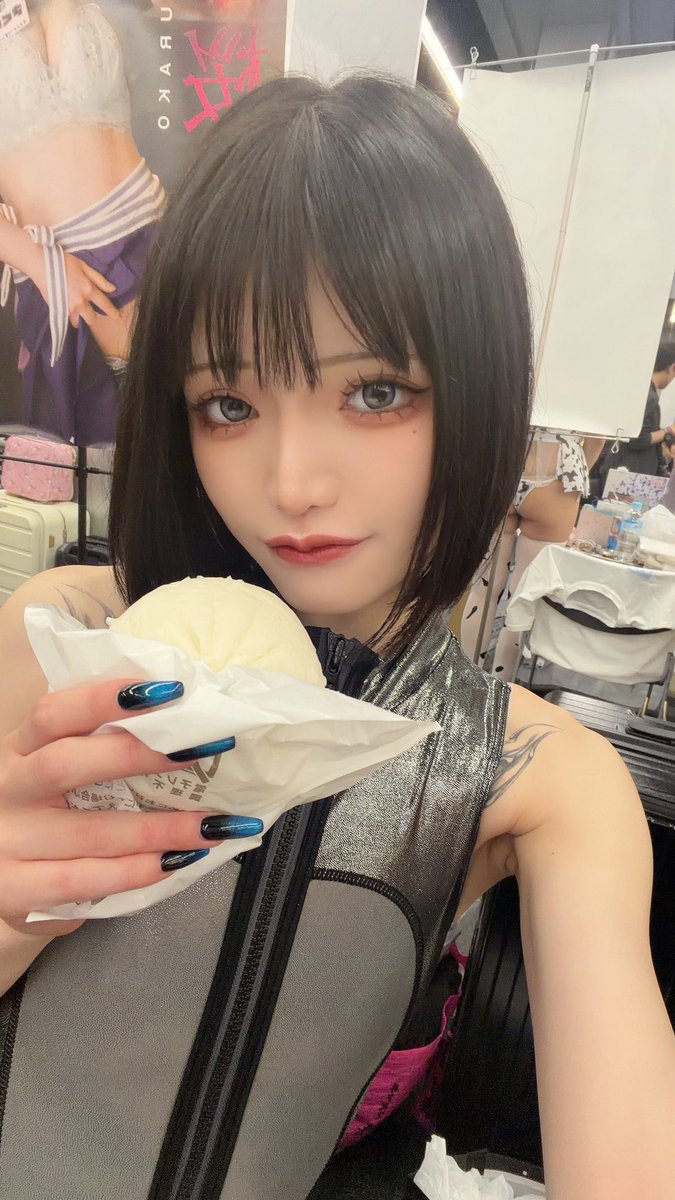 ruri_jabami's tweet photo. コスホリありがとうございました！！！
新刊たくさんお迎えしてくれて嬉しかった😭💖

来月はギルガメで餃子会とダブルクロス撮影会の個撮があるので‼️お時間ある方は遊びに来てくれると嬉しいです🥹💖 https://t.co/9wcufIUz2H