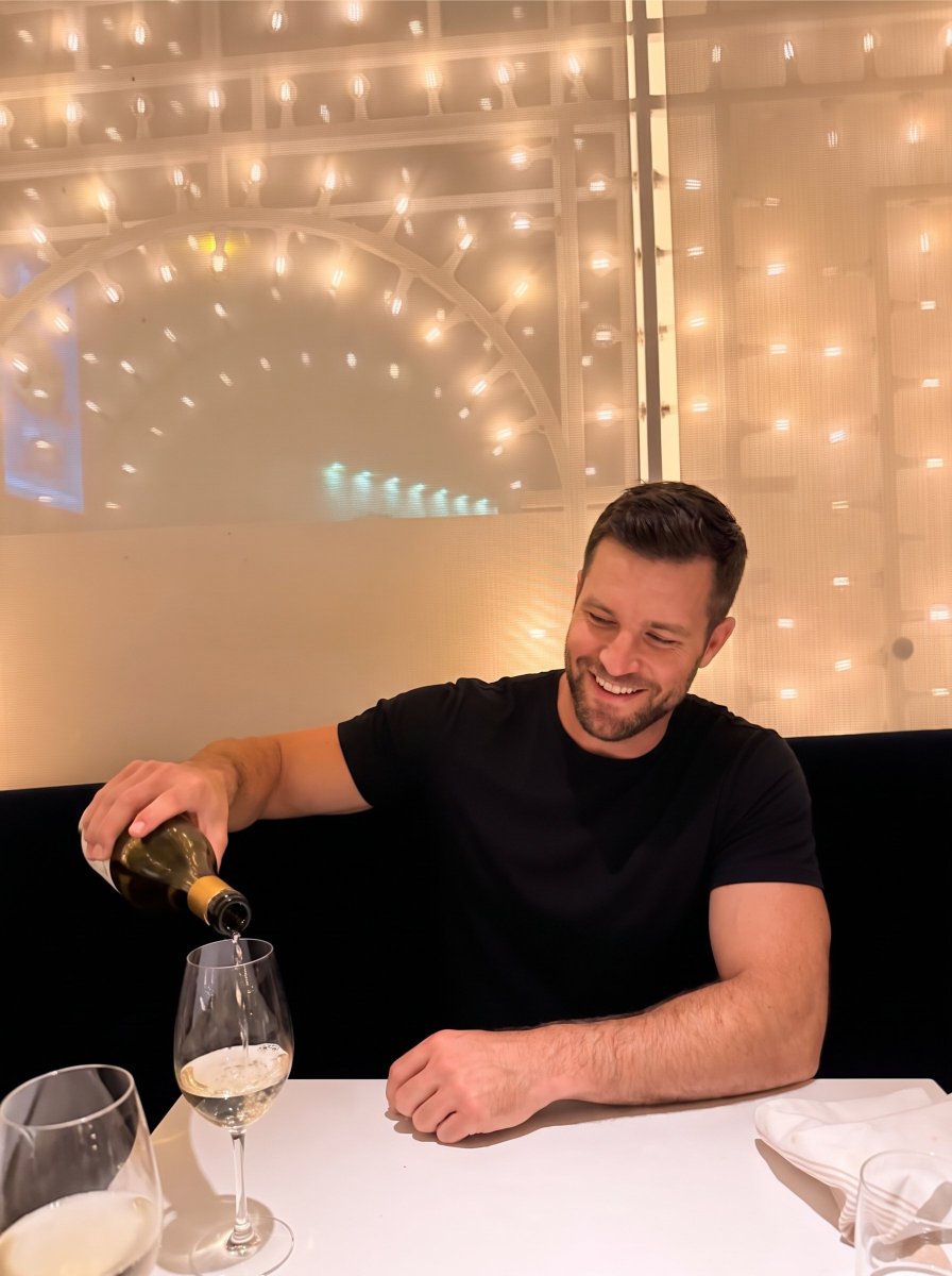 PiterAshford's tweet photo. having a glass of wine… who’s joining me? 🍷 https://t.co/7lYV2gxX3n