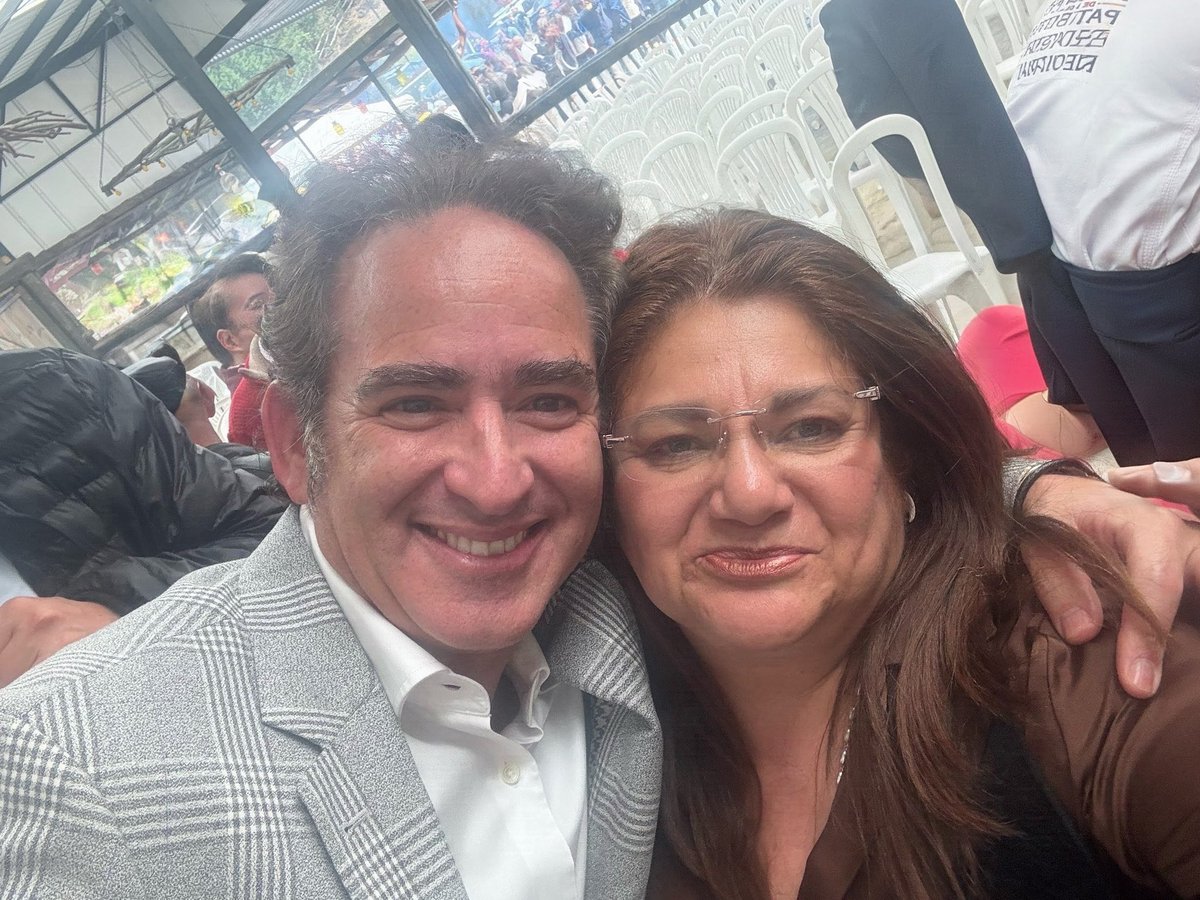 loretvcomunita's tweet photo. Se le quiere Joaquín Gutiérrez!  Desde que lo conocí siempre considerado conmigo y mi gestión @ECOPETROL_SA estará en las mejores manos. @MediosAlianza @RedInterTvCol https://t.co/0AMoR4xIX8