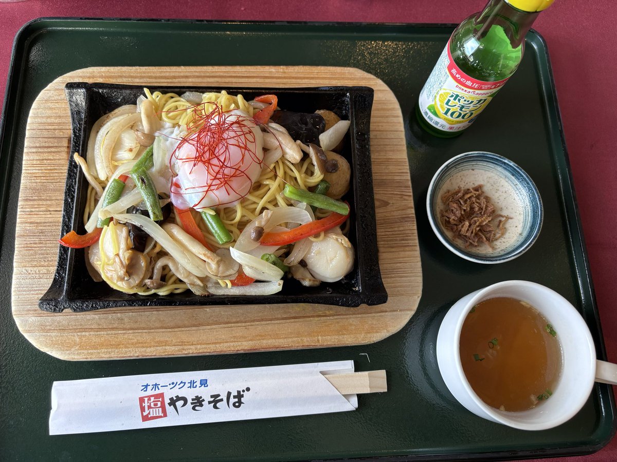 marunakakuma's tweet photo. 明日のオホーツク網走マラソンの開会式に出席。金哲彦さんとエリックワイナイナさんのトークにホノルルマラソン挑戦権が当たる抽選会は大いに盛り上がりました！

明日はオホーツクの絶景と、網走牛・カニ🦀汁シジミ汁といったグルメエイドを楽しんできます👍なるべく練習したレーススピードで！ https://t.co/RIdDCUTRW9