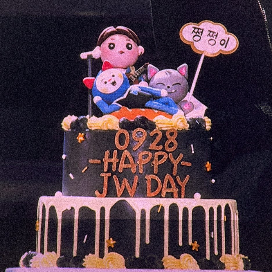 0928GALLERY's tweet photo. jeongwoo’s birthday cake! 🎂🤍 #박정우 https://t.co/jT5odzpc73