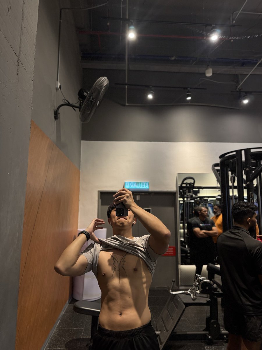 KingsleyTeoh_'s tweet photo. #Gym https://t.co/nbLHAOWTSx