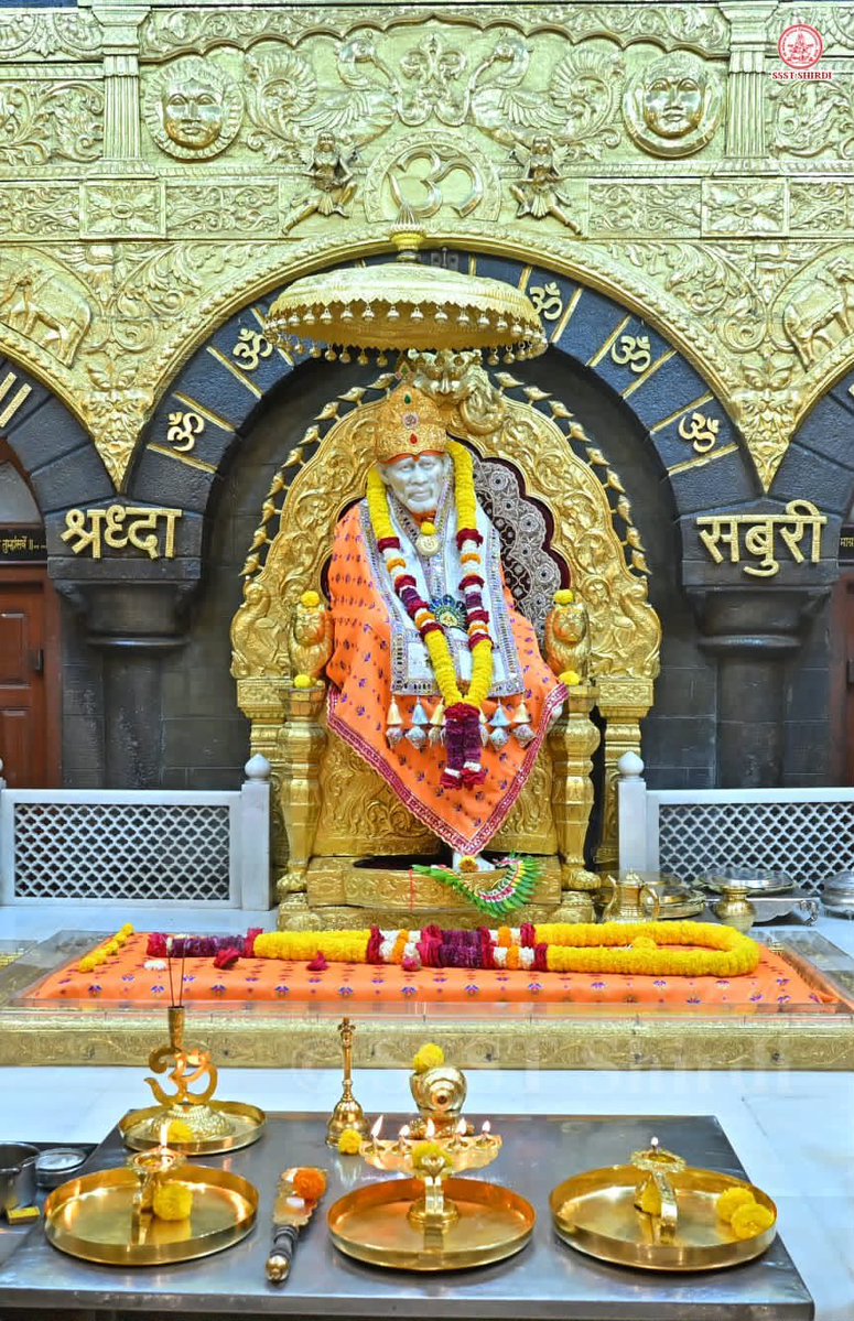 SaiShraddha11's tweet photo. 🙏शिरडी साईबाबा मध्याह्न आरती दर्शन🙏
🌹शनिवार २६ सप्टेम्बर २०२६🌹
जय देव जय देव दत्ता अवधूता। साई अवधूता।जोडूनी कर तव चरणी ठेवितो माथा। जय देव।।
अवतरसीं तूं येता धर्मातें ग्लानी।नास्तिकां नाही तू लाविसी निज भजनीं
दाविसी नाना लीला असंख्य रूपांनी। हरिसी दीनांचे तू संकट दिनरजनी.. https://t.co/JfE3D4FvCf