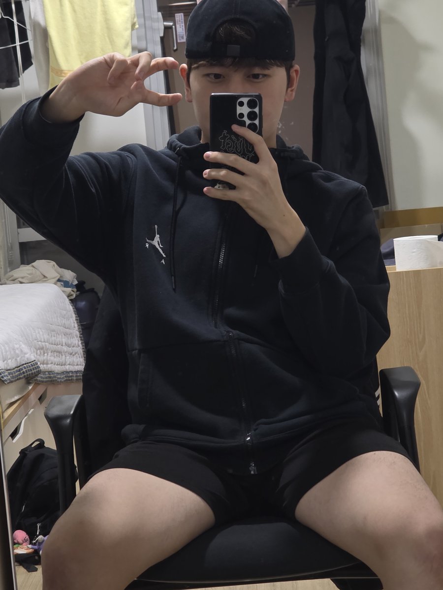 mp7fy's tweet photo. #게친소 #트친소
07 대학생 🥷
맛있는 거 좋아해요 https://t.co/fsYXsPQKSB