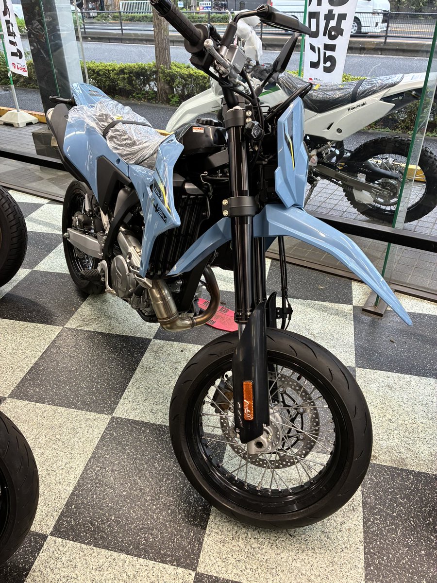 meyume8's tweet photo. あ、こいつ契約してきました。
2週間後くらいに納車です。 https://t.co/jDEyKLRwIB