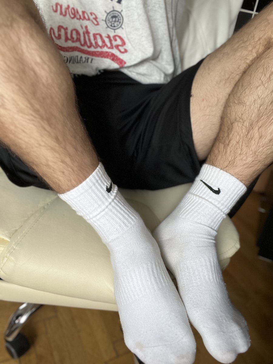 NoyuhKnk's tweet photo. you are so weak over my socks, imagine paying me for just to see them 😂🤡 https://t.co/r56597cdAh