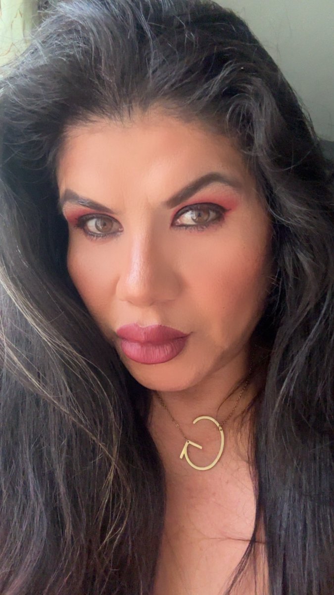 GabySilva_P's tweet photo. VIERNES. 💋 https://t.co/AT1wH0cI6E