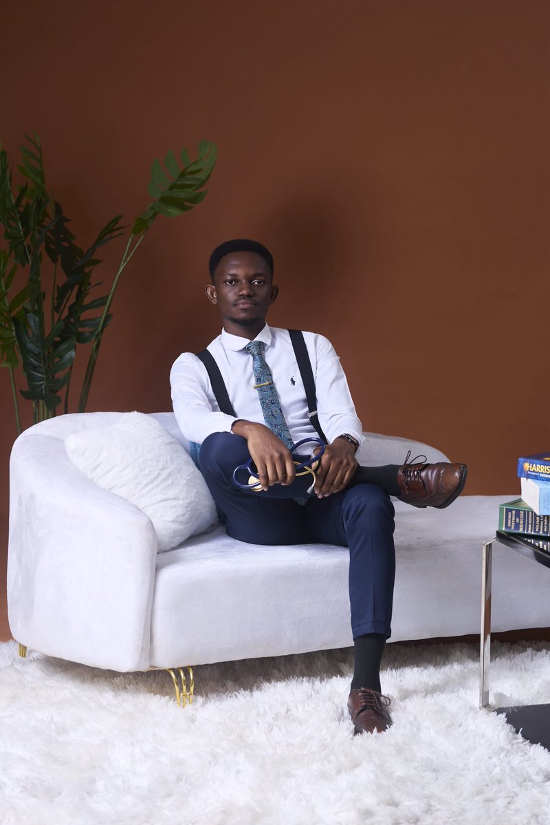 f_kwophy's tweet photo. Six years of preparation, down to zero🥂🥳
God did🙏🏽.
MBChB bagged🩺💼
Officially a doctor👌🏽🍾

Introducing,  
Dr(Med) Francis Kofi Obutey🩺 https://t.co/O9ufouiGDe