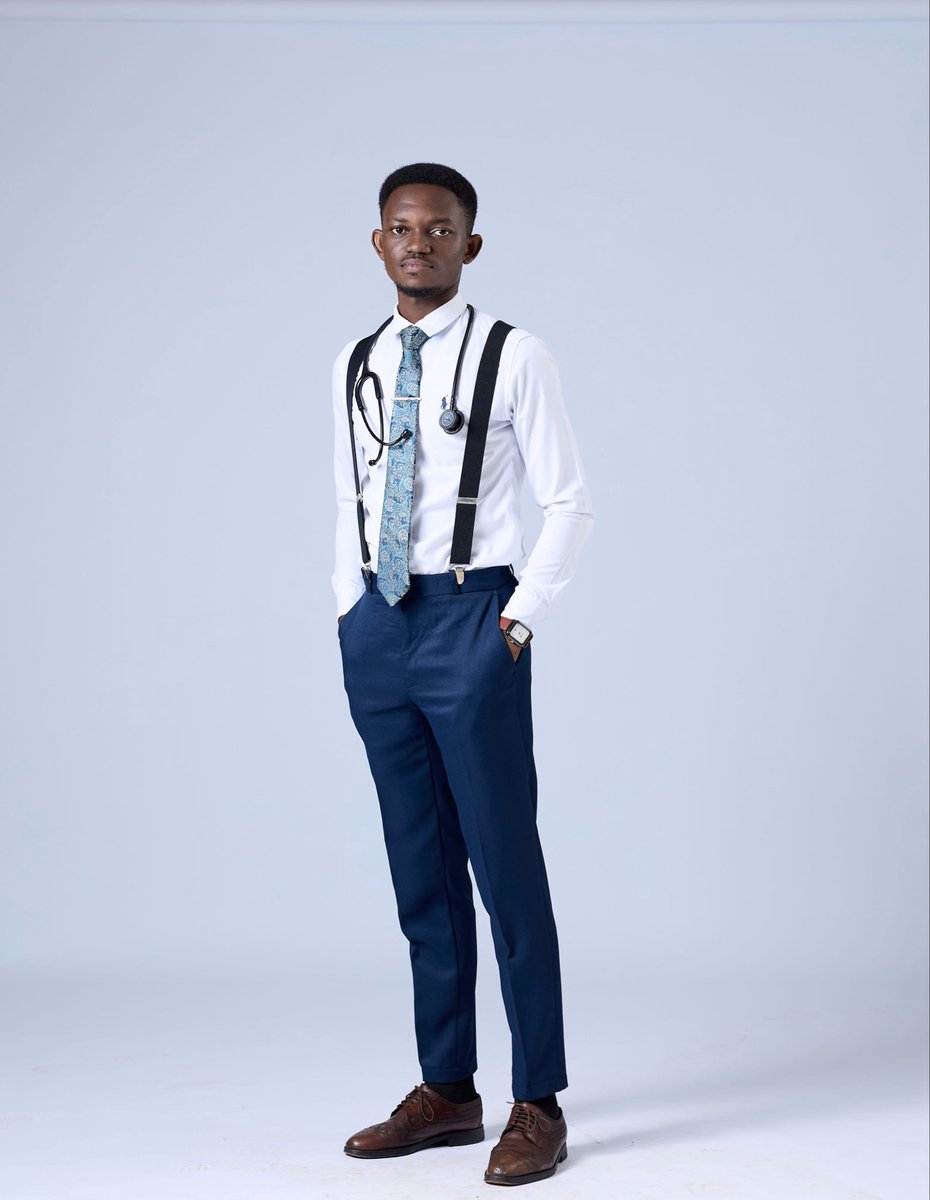 f_kwophy's tweet photo. Six years of preparation, down to zero🥂🥳
God did🙏🏽.
MBChB bagged🩺💼
Officially a doctor👌🏽🍾

Introducing,  
Dr(Med) Francis Kofi Obutey🩺 https://t.co/O9ufouiGDe