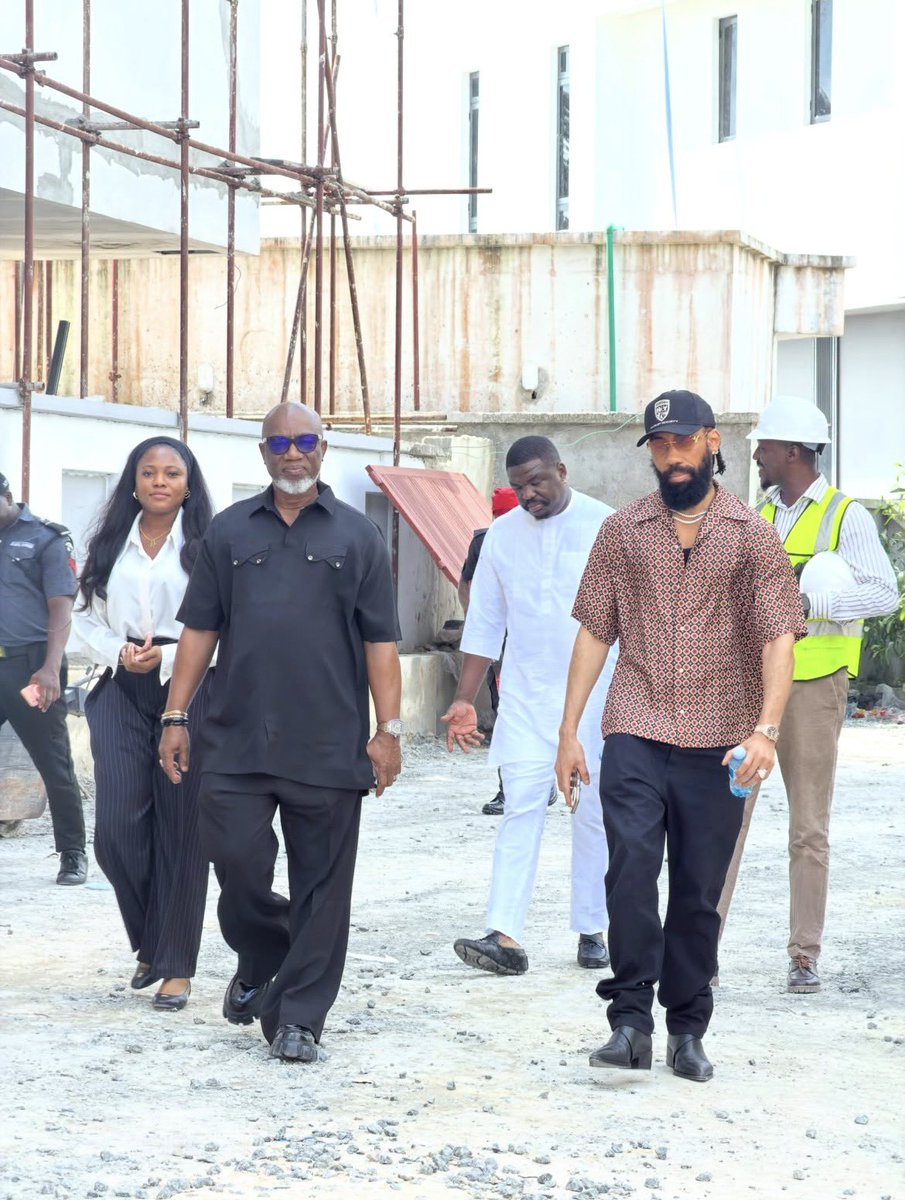 numberonetweep's tweet photo. Outside music, Phyno is a very serious Real Estate Mogul. 

Igbo business man 👑👑 https://t.co/9hifRLDViy