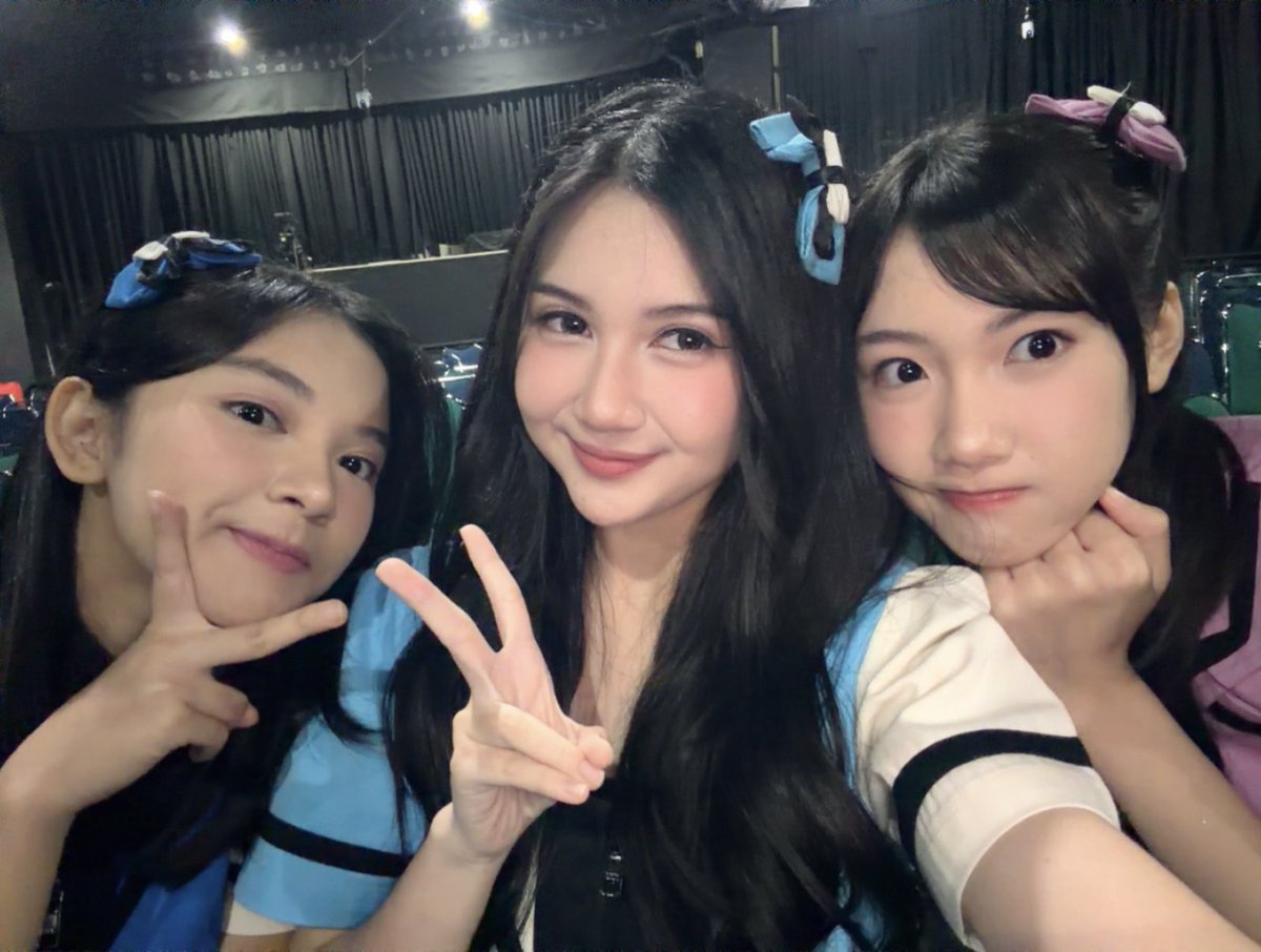 AR_AnindyaJKT48's tweet photo. thank you so much for yesterdayyy ramunee!! congratulations jemimaaa n intaaannnn 🩵🩵🩵 https://t.co/4g1ZoRaZ4y